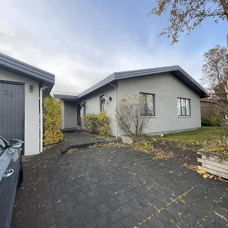 Spacious And Cozy 4 Bedroom House In Holiday home Reykjavik